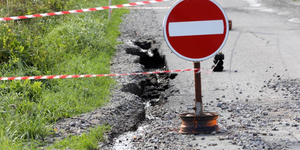 Дороги в Латвии - плохие и еще хуже