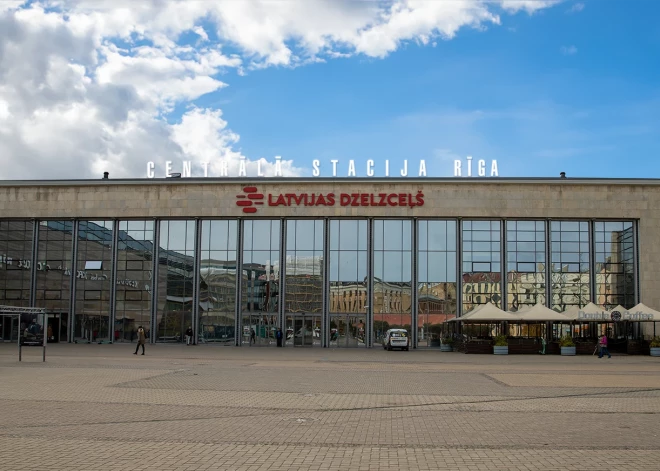 Rīgas Centrālo dzelzceļa staciju turpmāk greznos jauns uzraksts