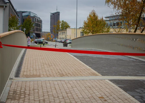 В Риге открыт пешеходный мост, который имеет глубокое символическое значение