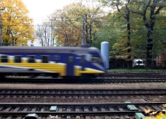 Vakara vilcienu pasažierus maršrutā Sarkandaugava-Mangaļi pārvadās ar autobusiem
