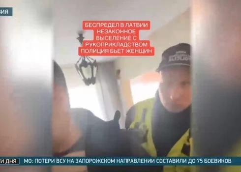 "Vardarbīgi izmet no mājas!" Krievijas TV demonstrē melīgus kadrus no Rīgas, gaužoties par "krievvalodīgo deportēšanu"