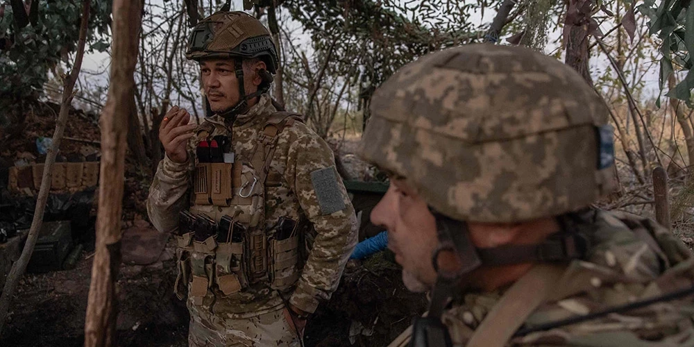 Ukrainas armijas karavīri tranšejā pie Robotines. 2023. gada 1. oktobris.