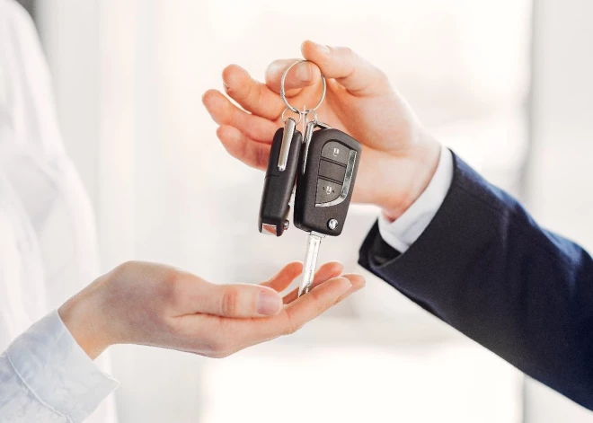 Iegādāties auto līzingā vai pirkt uzreiz?