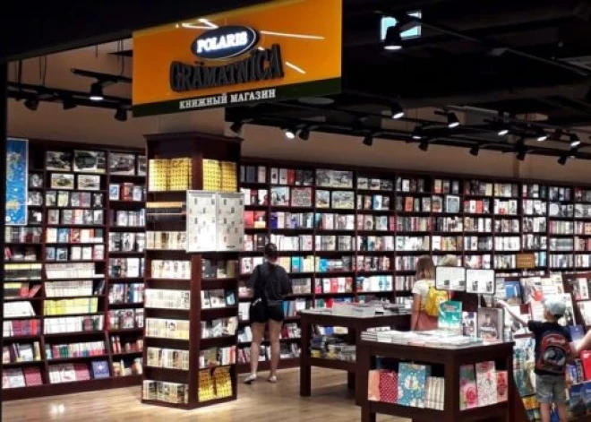 "Деньги возвращаются в Россию?": книжный магазин в центре Риги подвергся критике