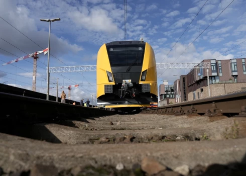 Regulāra pasažieru vilcienu satiksme starp Rīgu un Viļņu varētu sākties jau nākamgad