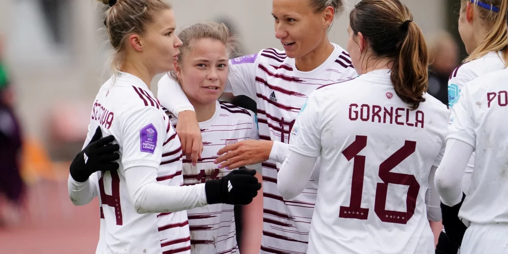 Latvijas sieviešu futbola izlase UEFA Nāciju līgas mačā grauj Moldovu
