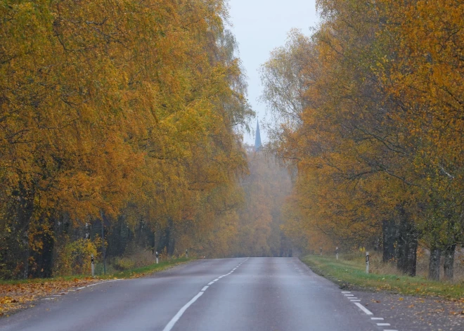 Sestdienas rītā Latgalē un Vidzemē apledojuši ceļi; diena būs mākoņaina un vēsa