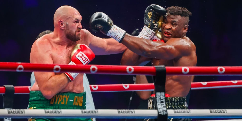 Fjūrijs ar apšaubāmu tiesnešu lēmumu smagsvaru cīņā pieveic boksa debitantu Nganū