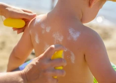 Zinātnieki no jauna brīdina par ādas vēzi, apgalvojot, ka mēs visi saules aizsargkrēmus līdz šim esam lietojuši nepareizi