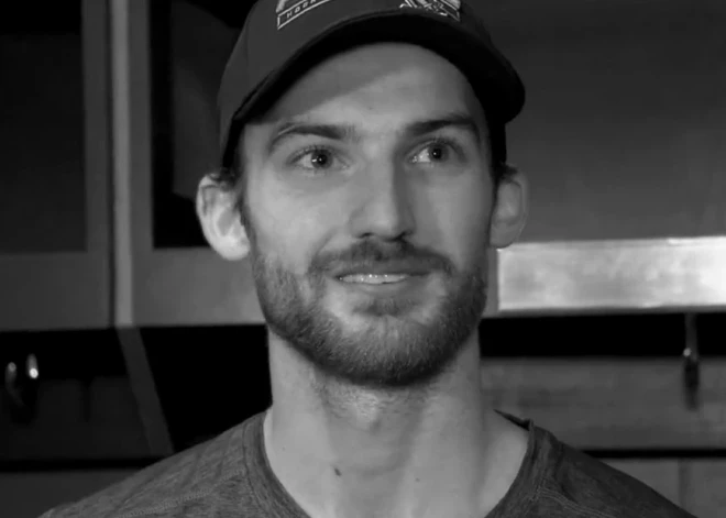 Pēc šaušalīgā negadījuma ar slidu un hokejista nāves Anglijā pieņemti jauni drošības noteikumi