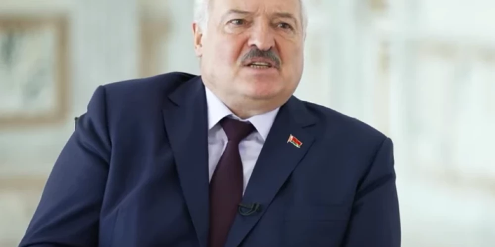 Lukašenko turpina atriebties "Nivea" un "Škoda" par hokeja pazemojumu