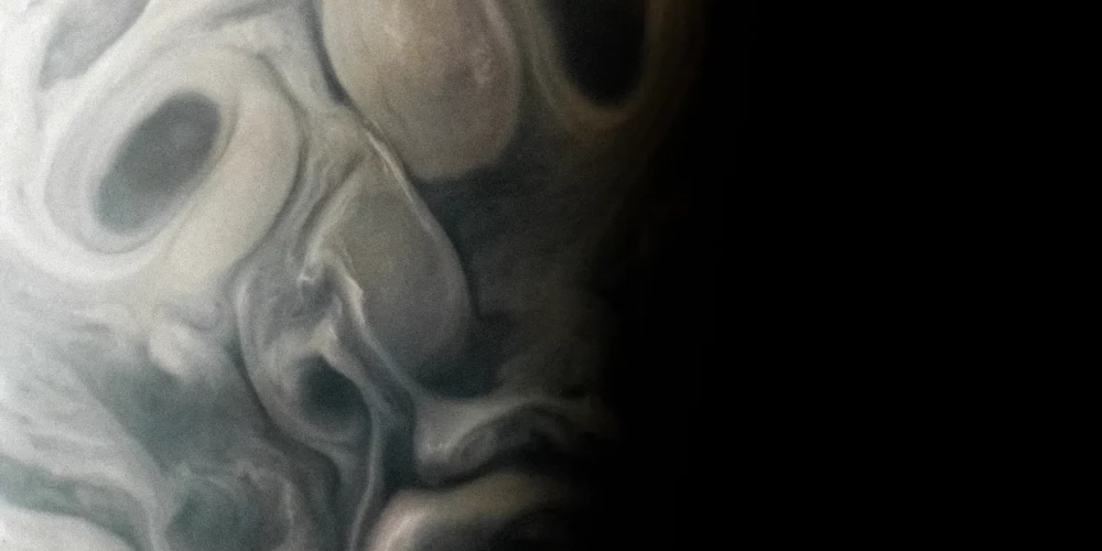 Cilvēkus Halovīna laikā satrauc uz Jupitera nofotografēta šausmu seja
