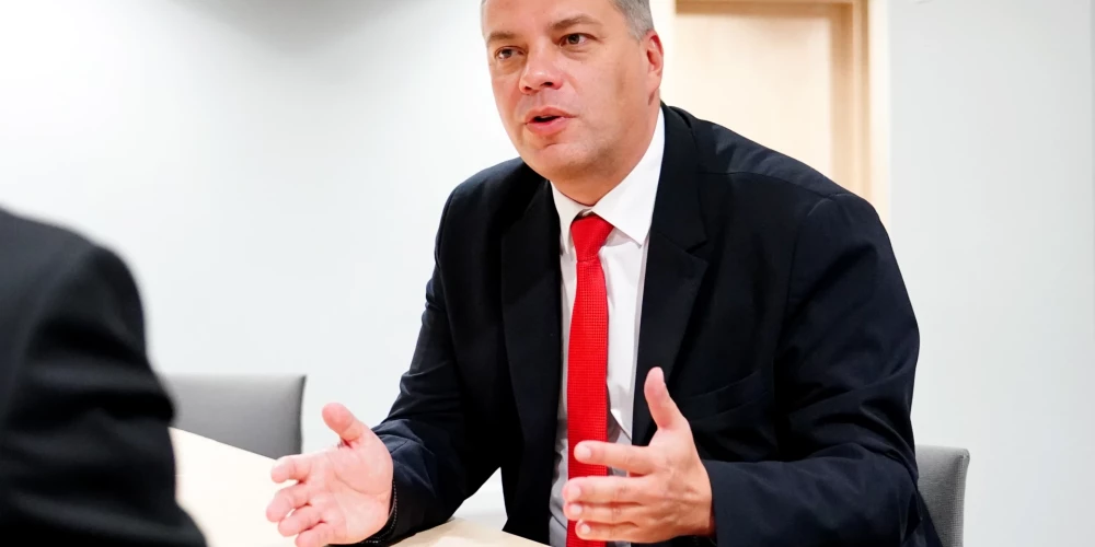 Владимир Милов