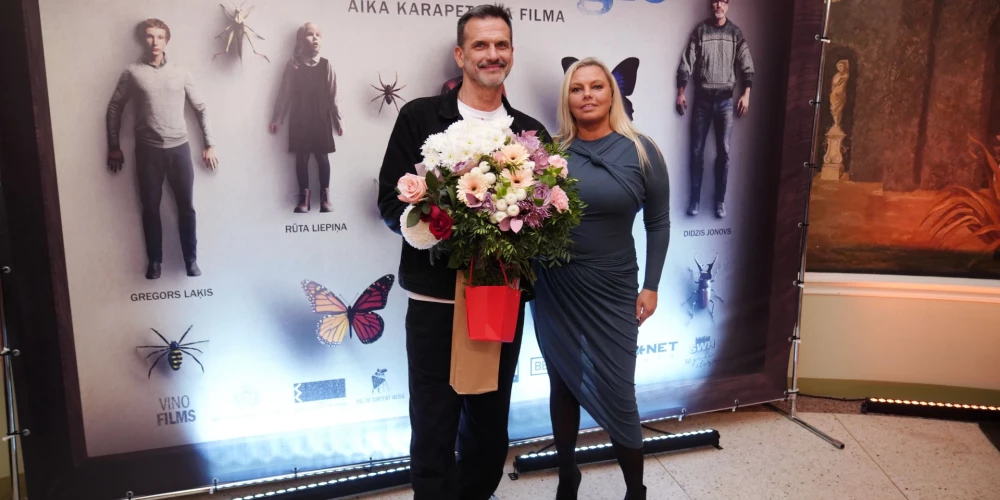 “Pirmizrādē biju ne pa jokam samulsis. Pēc dabas esmu introverts cilvēks, un liela uzmanība un tāds “blieziens” ar daudzām kamerām man ir slodze. Bet nu centos ar to tikt galā,” smaidot saka Didzis Jonovs, kurš uz svinībām bija ieradies ar efektīgi saposušos skatuves dīvu Lindu Leen, kas pievērsa vēl lielāku apkārtējo uzmanību..