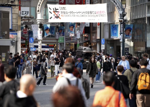 Japānas premjers prezentē 107 miljardu eiro vērtu ekonomikas stimulēšanas programmu
