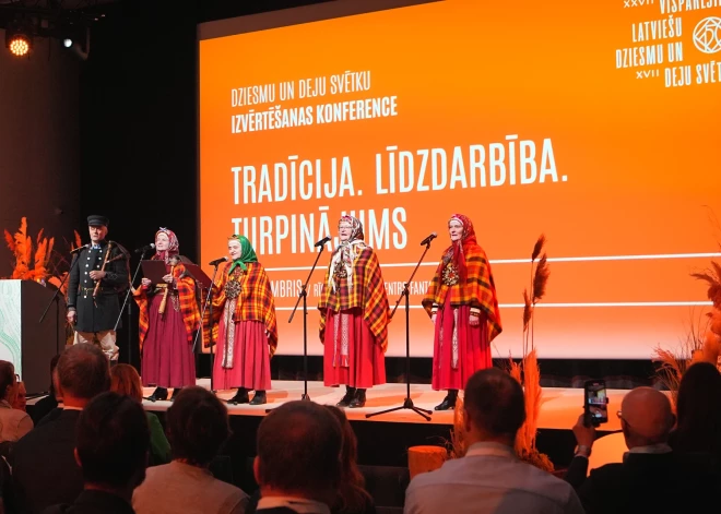Negaidīti kareivīgi iesākās šodien ieplānotā šovasar aizvadīto Dziesmu un deju svētku izvērtēšanas konference "Tradīcija. Līdzdarbība. Turpinājums".