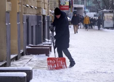 Предстоящей зимой будет расчищаться 1042 км тротуаров, на что выделено 3,7 млн евро.