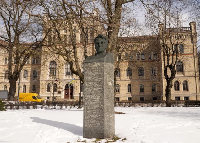 Ночью в Риге демонтирован памятник Келдышу