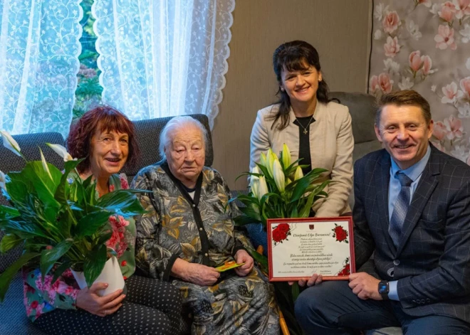 "Nav tāda darba, ko manas rokas nav darījušas!" Atzīst 100 gadus vecā balvēniete