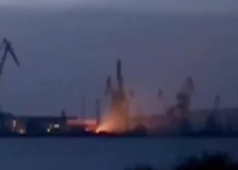 VIDEO: Ukraina devusi triecienus Krievijas kuģubūvētavā anektētajā Krimā