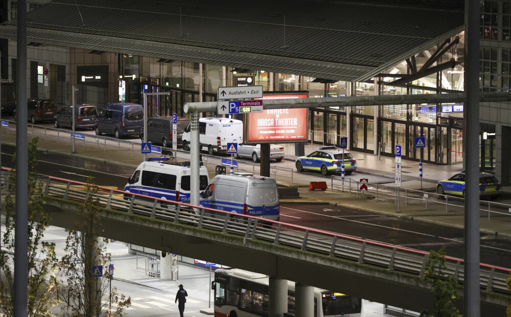 Hamburgas lidostā pārtraukta satiksme, jo vīrietis sagrābis par ķīlnieku bērnu
