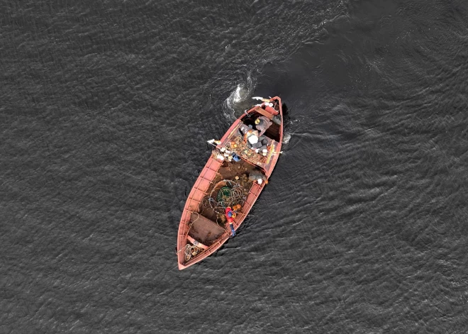 Ugunsdzēsēji Lapmežciema pagastā izglābuši divus ezerā iepūstus cilvēkus