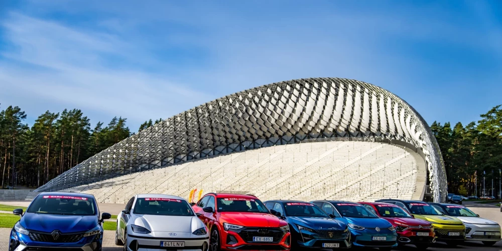 Jaunākie auto modeļi no Mežaparka estrādes dodas “Latvijas Gada auto 2024” Lielajā testa braucienā