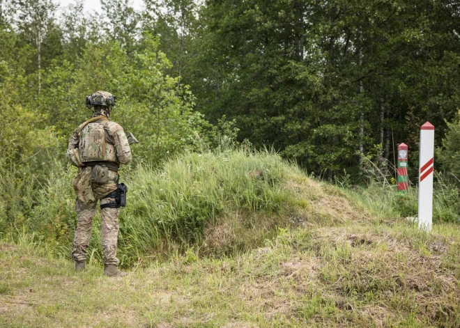 Pirmdien novērsti 56 cilvēku mēģinājumi nelikumīgi šķērsot Latvijas-Baltkrievijas robežu