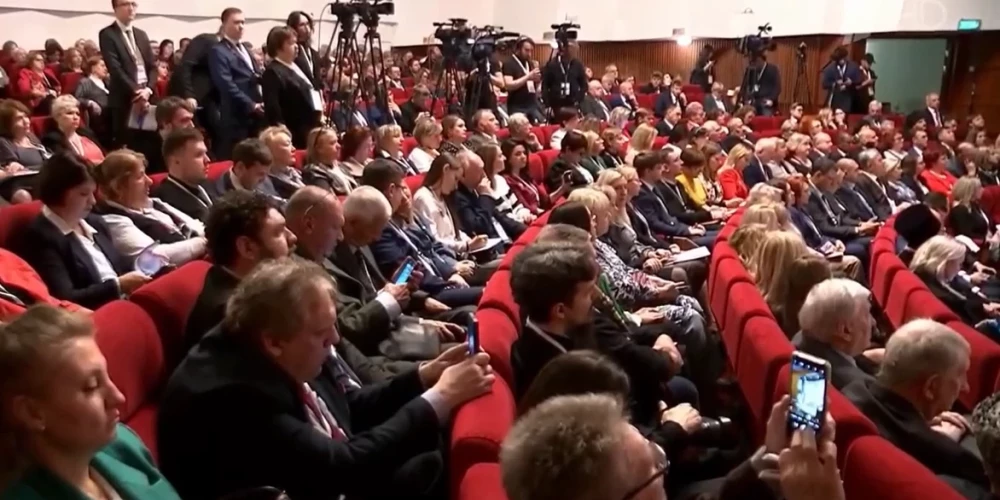 Krievu aktīvisti no Latvijas Maskavā apmeklējuši konferenci, kurā uzstājies Sergejs Lavrovs