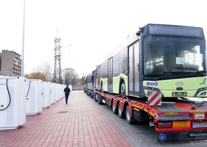 Pirmie SIA "Rīgas satiksme" jaunie elektroautobusi "Rīgas satiksme" autobusu parkā Vestienas ielā.