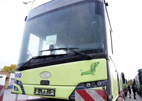FOTO: Rīgu sasnieguši pirmie "Rīgas satiksmes" elektroautobusi