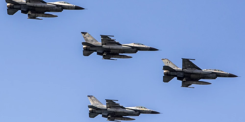 Nīderlande: uz Rumāniju nosūtīti pirmie F-16 ukraiņu pilotu apmācībām