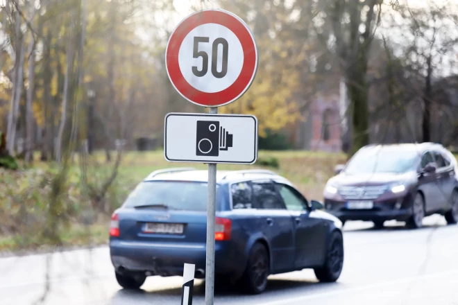 Pabraucot garām fotoradaram bez OCTA, vienā reizē var nopelnīt 350 eiro naudas sodu. Un šādā likstā var iekulties vairākas reizes dienā.