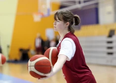 Sieviešu basketbola izlase uz spēli pret spēcīgo Franciju dodas ar debitanti Evelīnu Otto sastāvā