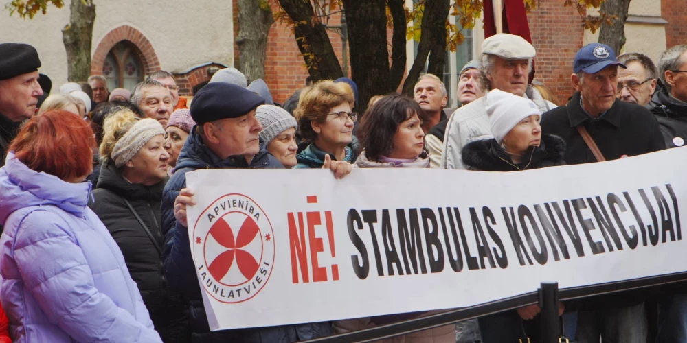 Partijas "Apvienība Jaunlatvieši" protests pret Stambulas konvenciju pie Saeimas nama.