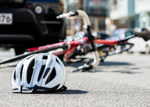 Вынесен приговор водителю, насмерть сбившему велосипедиста в Саласпилсе