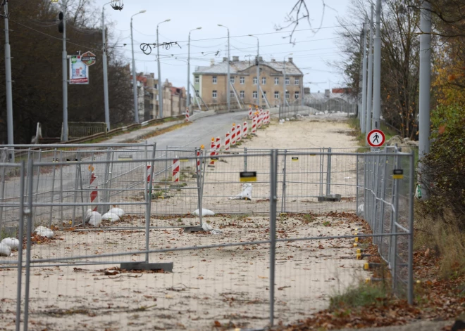 Ceturtdien satiksmei pilnībā atvērs Brasas tiltu Rīgā