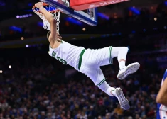 VIDEO: Porziņģis iemet 29 punktus, tomēr "Celtics" uzvarai pietrūkst pavisam mazliet