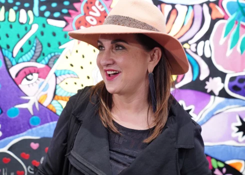 Baiba Sipeniece-Gavare izskatās un jūtas lieliski. Elitas Patmalnieces izstādes atklāšanā viņa saņēma gūzmu komplimentu par treniņu rezultātā jauniegūto izskatu.