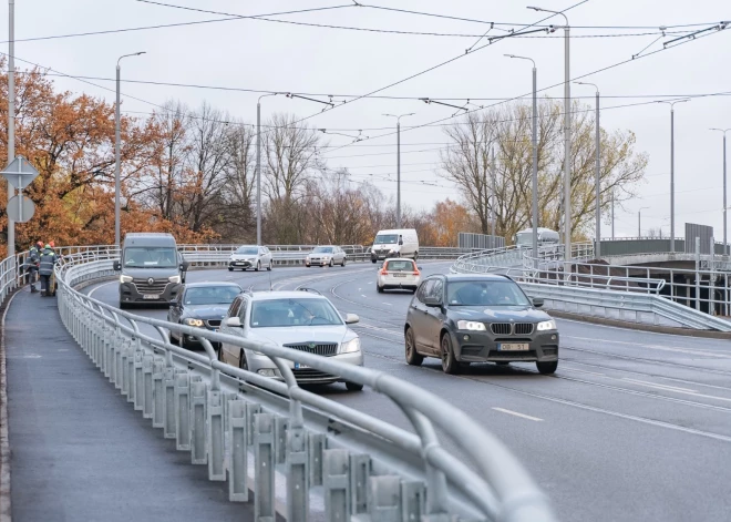 FOTO: Brasas tiltu atver satiksmei