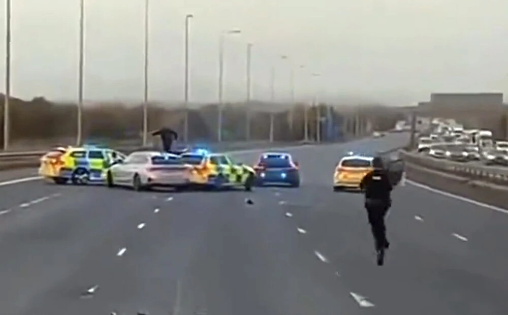 VIDEO: britu policija pēc dramatiskas pakaļdzīšanās uz šosejas piespiež apstāties BMW