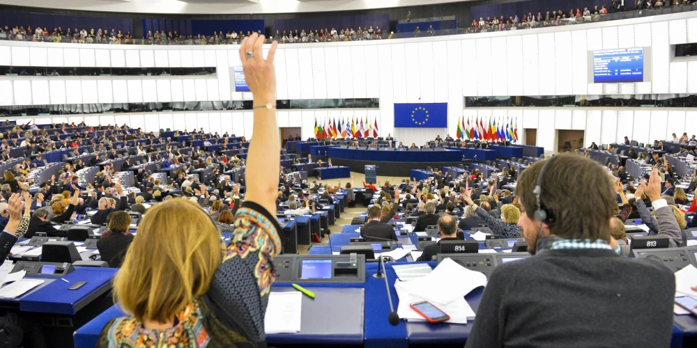 Deputāti nobažījušies. Eiropas Parlaments prasa stingrāk īstenot sankcijas pret Krieviju