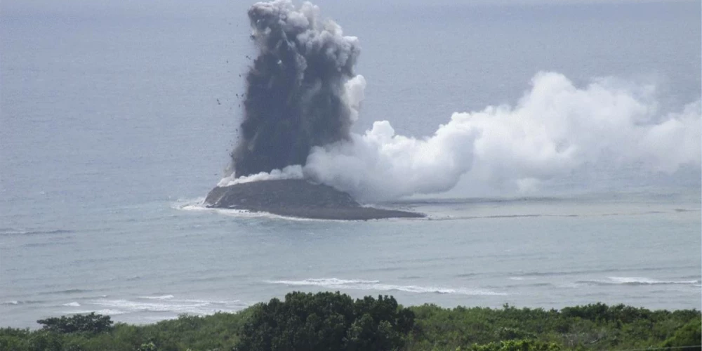 Pēc zemūdens vulkāna izvirduma Japāna tiek pie jaunas salas
