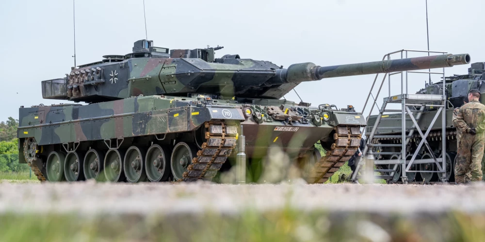  Lāčplēša dienas priekšvakarā Kanāda Latvijā izvietojusi 15 "Leopard 2" tankus