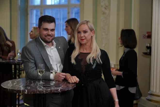 Pāris teātra apmeklējuma laikā šā gada pavasarī. Toreiz Eva teica, ka šīs ir vēl pavisam jaunas attiecības.