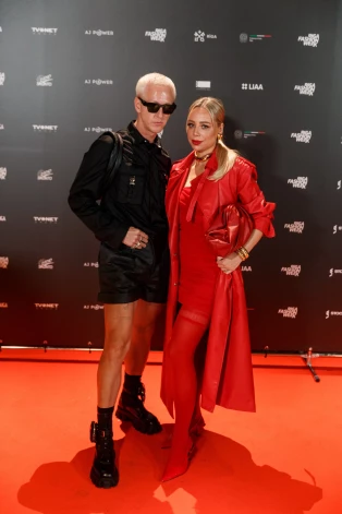 Modes influencere Alīna Kellere un Igaunijas modes un TV personība Ženja Fokin.