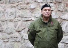 Nacionālo bruņoto spēku komandieris ģenerālleitnants Leonīds Kalniņš.
