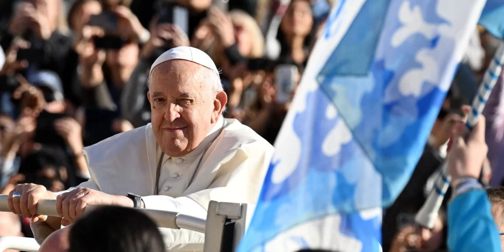 Aktīvisti atzinīgi vērtē Vatikāna lēmumu par transpersonu kristīšanu
