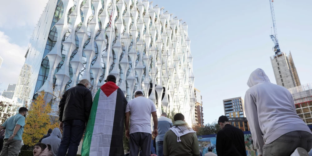 Londonā vērienīga demonstrācija palestīniešu atbalstam.