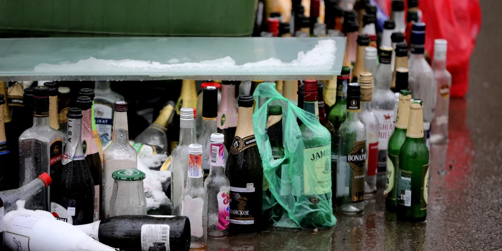 Почему в Латвии так много людей пьет алкоголь? 